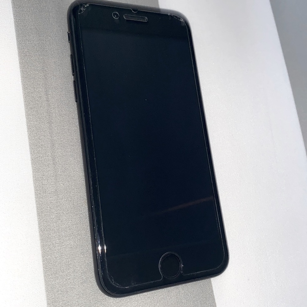 iPhone 7 *Boost Mobile*